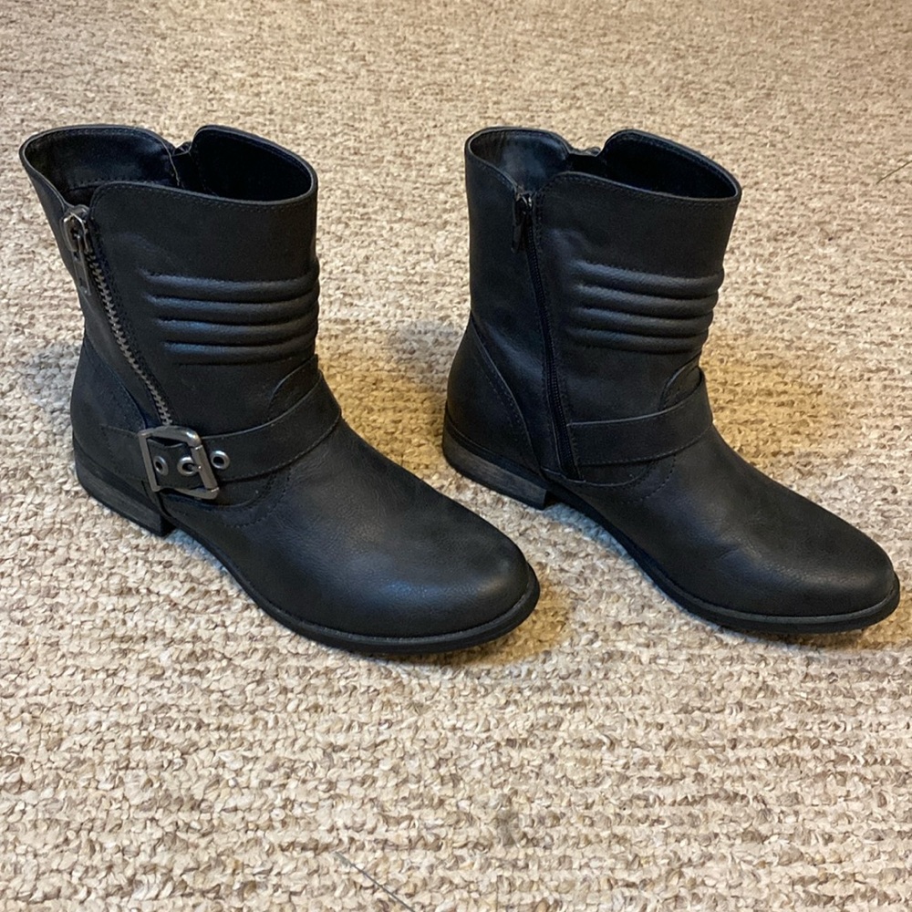 Rampage black buckle boots with zipper size 7